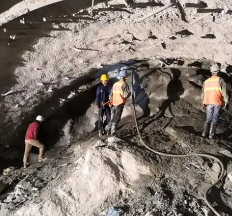 玉泉拱顶带模注浆料的施工流程及注意事项